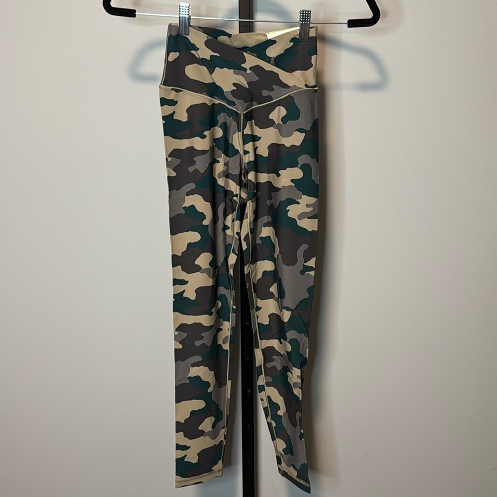 Aerie Offline Real Me 7/8 Leggings Crossover in Camo Print M Medium New NWT